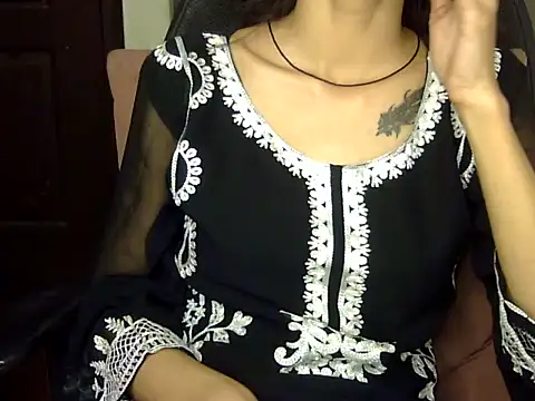 MAAYRA 09 online show from 11, 1, 2025