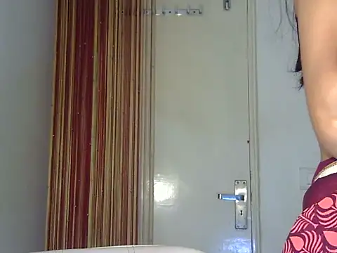 MAAYRA 09 online show from 9, 11, 2025