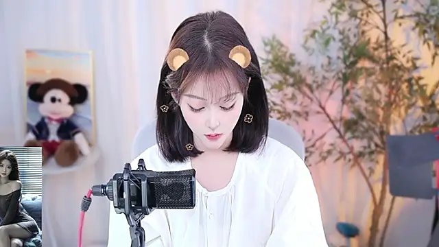 Snapshot of Arwyn-rr chatting on 2, 12, 2024 Arwyn-rr online show from 2, 12, 2024