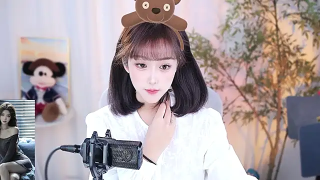 Snapshot of Arwyn-rr chatting on 9, 12, 2024 Arwyn-rr online show from 9, 12, 2024