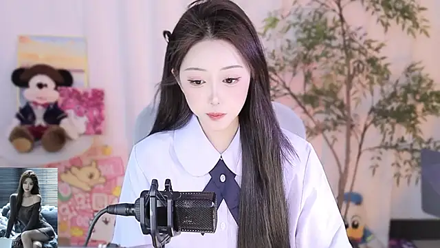 Snapshot of Arwyn-rr chatting on 6, 3, 2025 Arwyn-rr online show from 6, 3, 2025