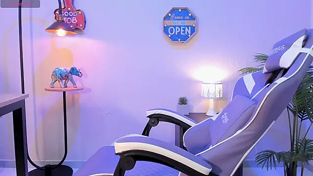 lupeebony online show from 12, 1, 2025