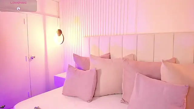 natali henao online show from 10, 10, 2025