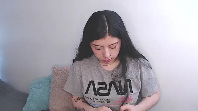 Snapshot of iam_emy chatting on 26, 10, 2025 iam emy online show from 26, 10, 2025