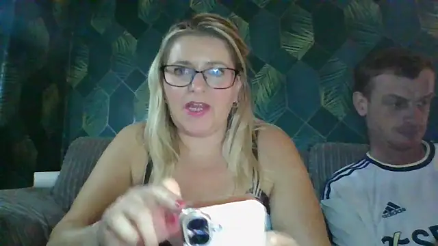 Snapshot of SweetXCandyX chatting on 13, 11, 2025 SweetXCandyX online show from 13, 11, 2025