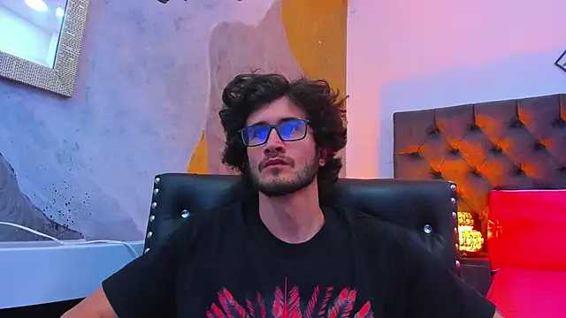 Loggan donnelly online show from 26, 12, 2024