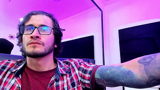 Loggan donnelly online show from 31, 12, 2024