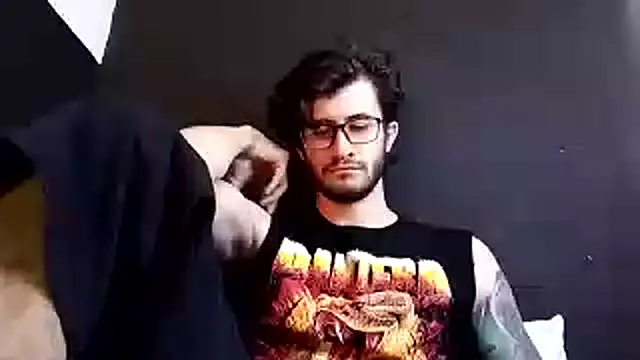 Loggan donnelly online show from 28, 10, 2025