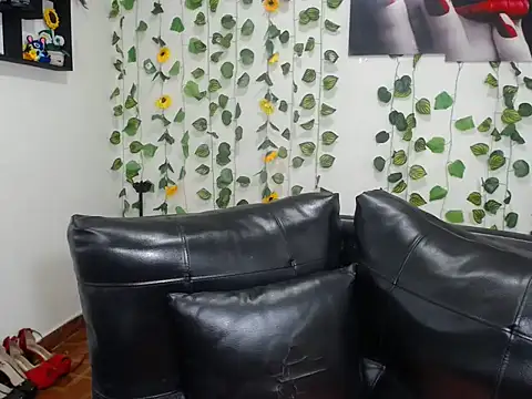 OLIVIAMISSY 02 online show from 21, 11, 2025