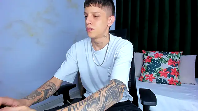 Snapshot of Adam_hard_ chatting on 5, 2, 2025 Adam hard  online show from 5, 2, 2025