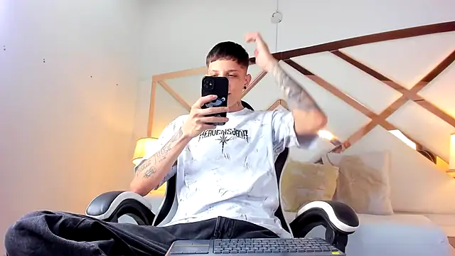 Snapshot of Adam_hard_ chatting on 26, 9, 2025 Adam hard  online show from 26, 9, 2025