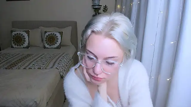 VelvetVixen155 online show from 9, 2, 2025