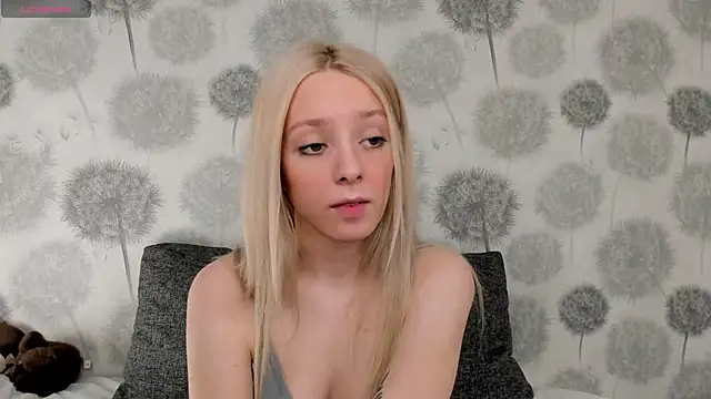 Snapshot of EngelFugler chatting on 18, 2, 2025 EngelFugler online show from 18, 2, 2025