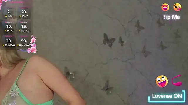 Snapshot of LianaCruz__ chatting on 31, 1, 2025 LianaCruz online show from 31, 1, 2025