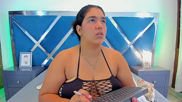 Snapshot of Tiffanymiller00 chatting on 27, 10, 2025 Tiffanymiller00 online show from 27, 10, 2025