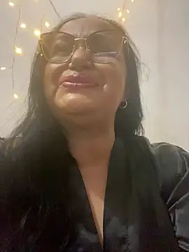 Snapshot of GiaNahomi chatting on 1, 1, 2025 GiaNahomi online show from 1, 1, 2025