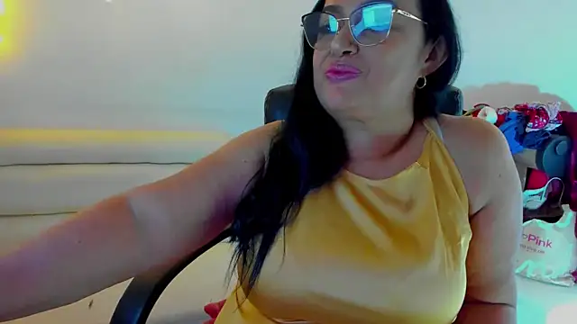 Snapshot of GiaNahomi chatting on 3, 1, 2025 GiaNahomi online show from 3, 1, 2025