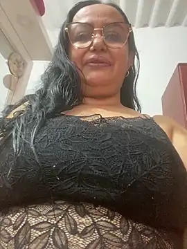 Snapshot of GiaNahomi chatting on 5, 1, 2025 GiaNahomi online show from 5, 1, 2025