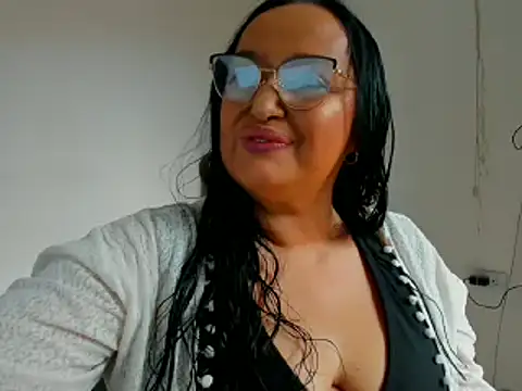 Snapshot of GiaNahomi chatting on 6, 3, 2025 GiaNahomi online show from 6, 3, 2025