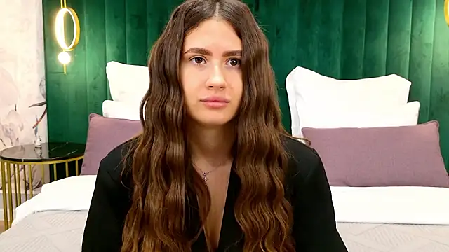 milaleoneli online show from 4, 3, 2026