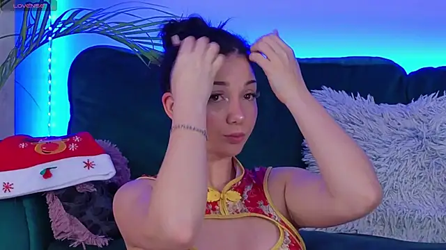 Snapshot of AveryWillow chatting on 14, 12, 2025 AveryWillow online show from 14, 12, 2025