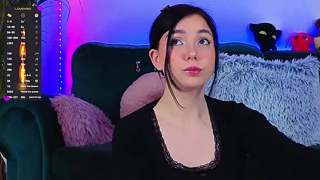 Snapshot of AveryWillow chatting on 6, 3, 2026 AveryWillow online show from 6, 3, 2026