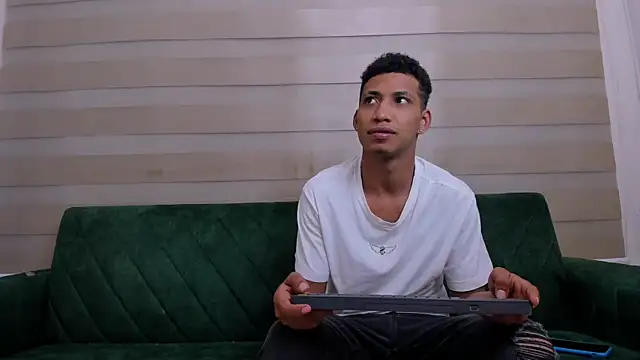 Snapshot of hard_guysbb chatting on 4, 10, 2025 hard guysbb online show from 4, 10, 2025