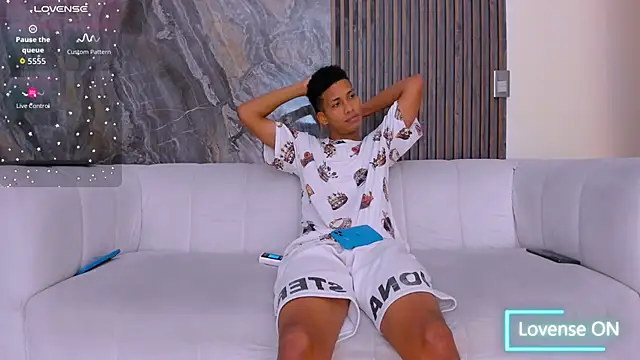 Snapshot of hard_guysbb chatting on 9, 11, 2025 hard guysbb online show from 9, 11, 2025