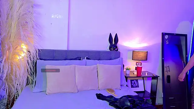 Rouse Hilton online show from 22, 10, 2025