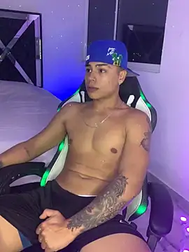 SantiagoReyesFtt online show from 6, 12, 2024