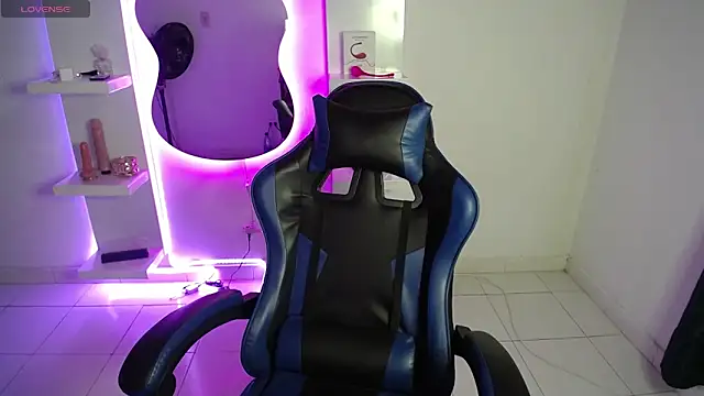 Snapshot of AMBER_LOVE22 chatting on 4, 10, 2025 AMBER LOVE22 online show from 4, 10, 2025