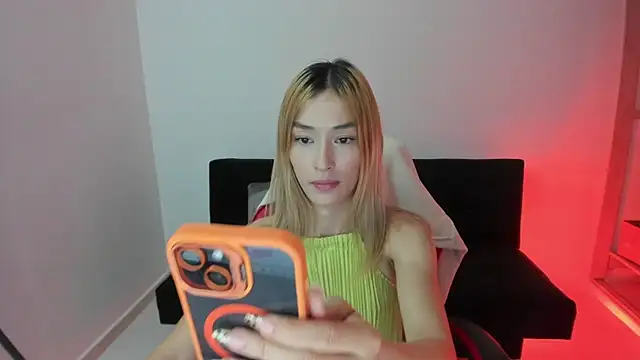 Snapshot of AMBER_LOVE22 chatting on 19, 11, 2025 AMBER LOVE22 online show from 19, 11, 2025