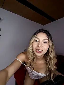 Snapshot of Karolgood3 chatting on 12, 12, 2024 Karolgood3 online show from 12, 12, 2024