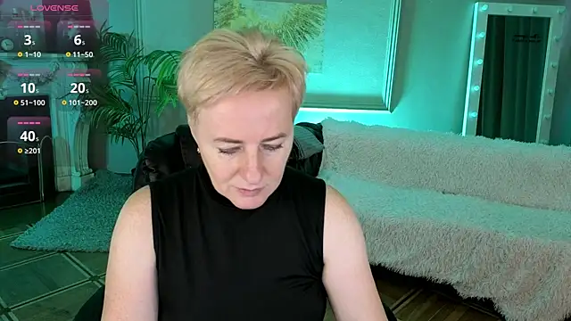 Snapshot of Nika_Smit chatting on 21, 11, 2025 Nika Smit online show from 21, 11, 2025