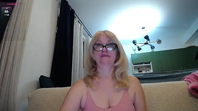 Blond Woman online show from 17, 1, 2025