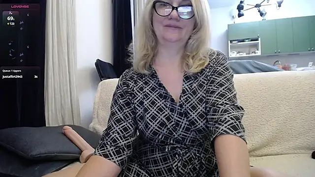 Blond Woman online show from 29, 1, 2025