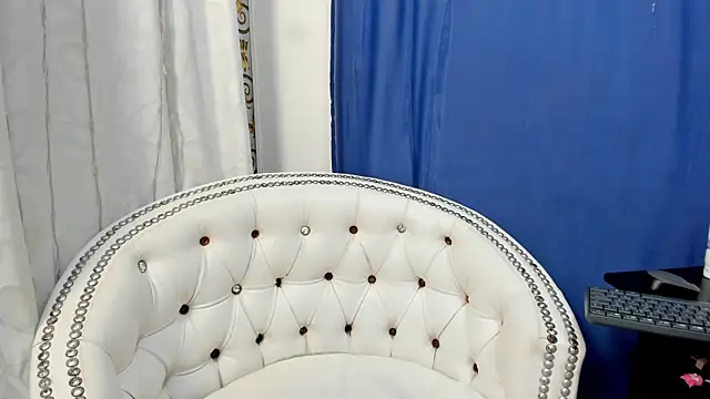 Snapshot of Analia18_ chatting on 11, 1, 2025 Analia18 online show from 11, 1, 2025