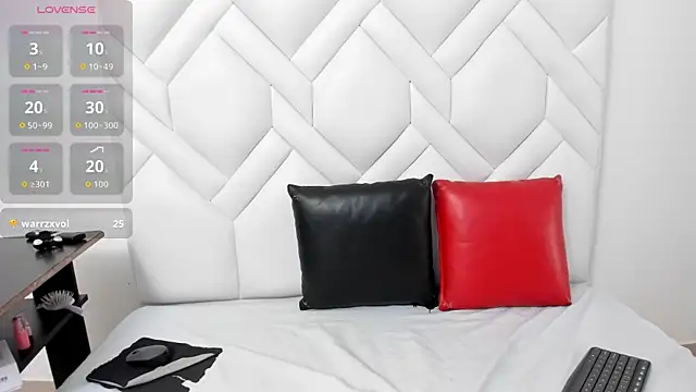 Snapshot of Analia18_ chatting on 13, 9, 2025 Analia18 online show from 13, 9, 2025