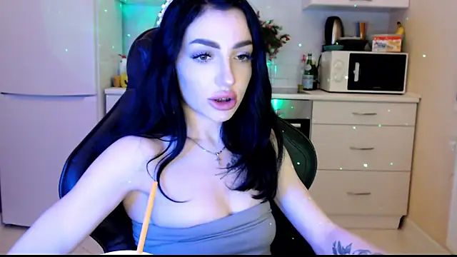 NancyLovee  online show from 2, 1, 2025