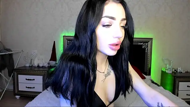 NancyLovee  online show from 28, 2, 2025