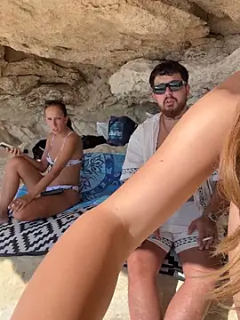 MrAndMrsSavage online show from 13, 10, 2025