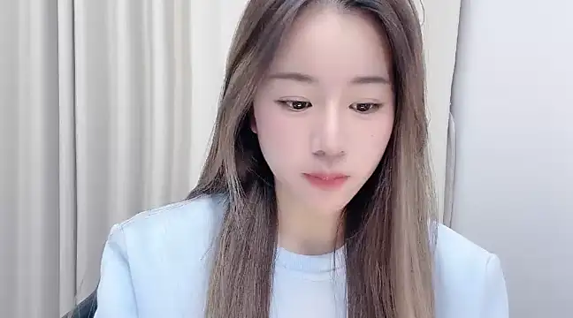 chloe-01 online show from 10, 1, 2025