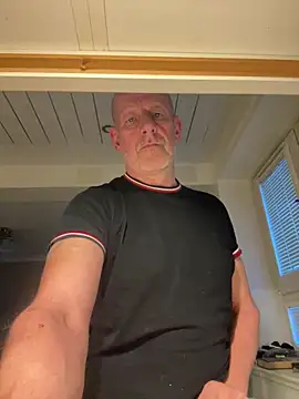 Snapshot of malematureisbest chatting on 14, 12, 2025 malematureisbest online show from 14, 12, 2025