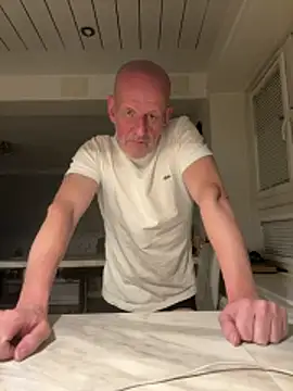 Snapshot of malematureisbest chatting on 18, 12, 2025 malematureisbest online show from 18, 12, 2025