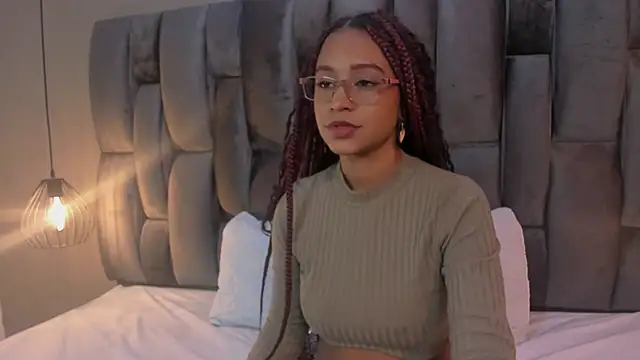 Snapshot of Lorena_Vieira_ chatting on 7, 3, 2025 Lorena Vieira online show from 7, 3, 2025