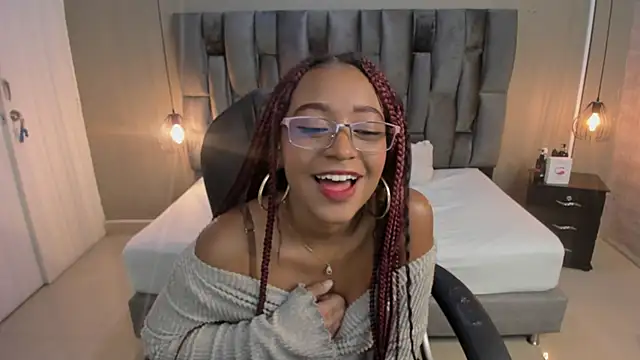 Snapshot of Lorena_Vieira_ chatting on 12, 3, 2025 Lorena Vieira online show from 12, 3, 2025