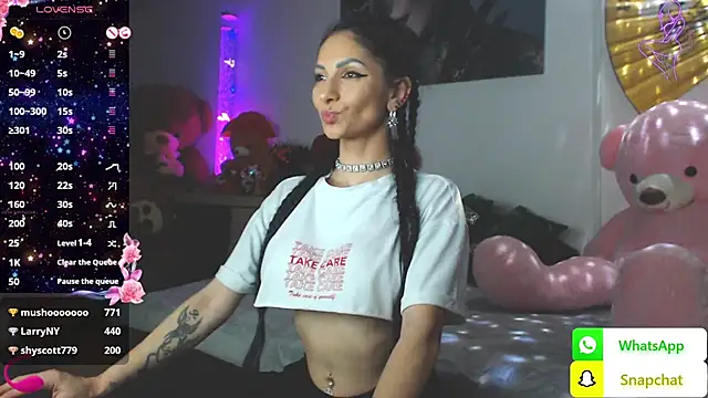 EvelynAisha online show from 1, 2, 2025