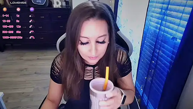 Snapshot of Brooklyn_Bee chatting on 31, 10, 2025 Brooklyn Bee online show from 31, 10, 2025