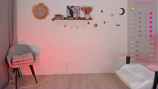 Snapshot of Cassie_Ice chatting on 4, 11, 2025 Cassie Ice online show from 4, 11, 2025