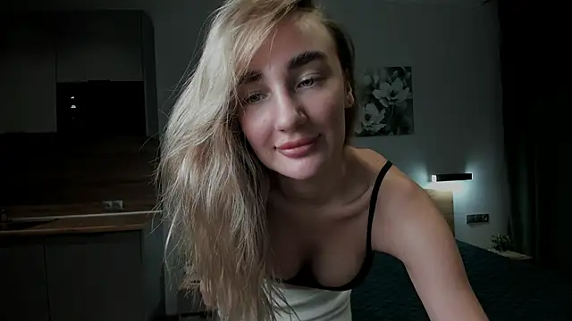 chloewallace online show from 2, 12, 2024